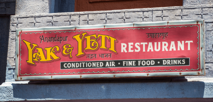 Letrero del restaurante Yak & Yeti