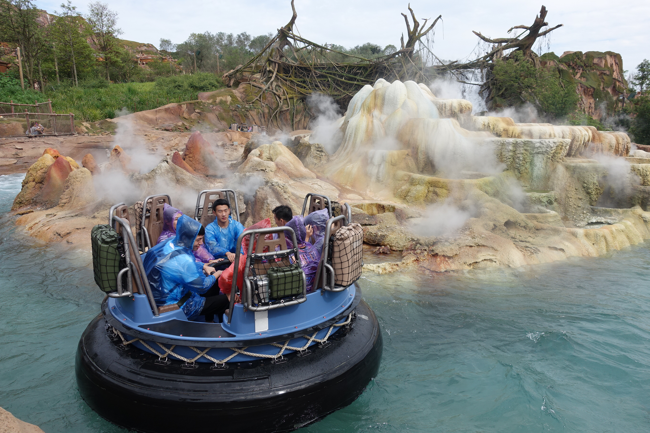 Roarin rapids es una de las atracciones más emocionantes de Shanghai Disneyland