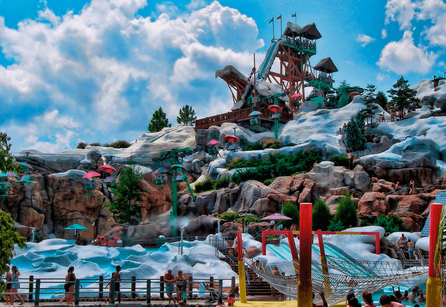 Uno de los toboganes más altos del mundo esta en Blizzard Beach Orlando.