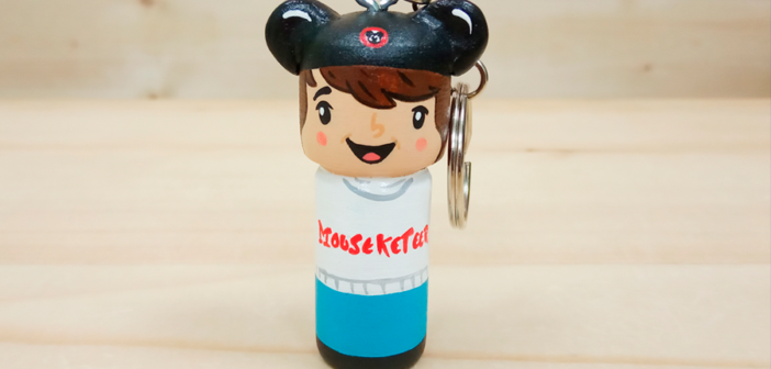 Llavero Disney de Madera hecho a mano Angelatino