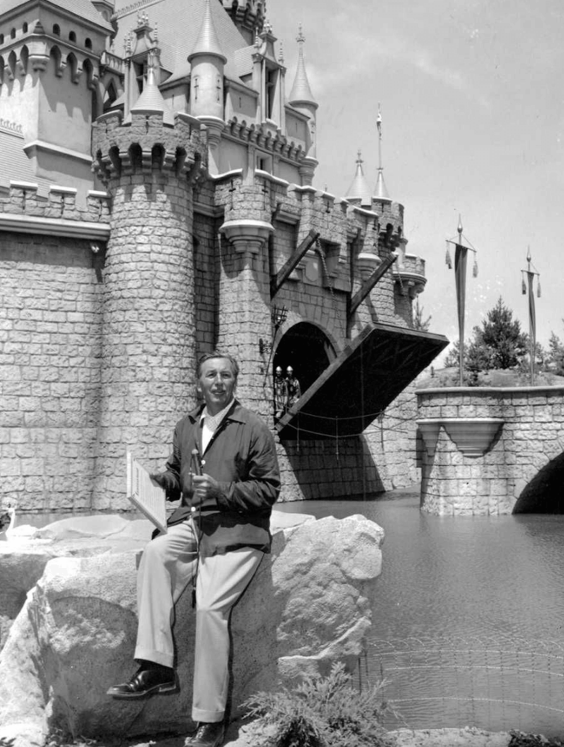 Puente levadizo Disneylandia con Walt Disney